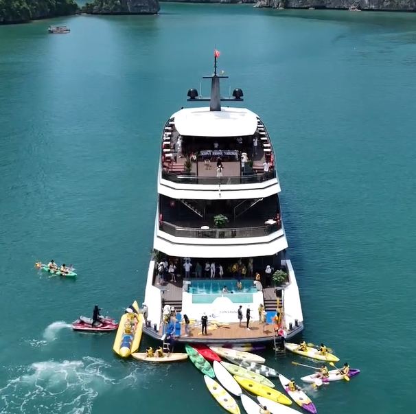 Guests kayaking and having fun beside the ship